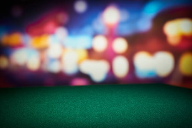 Live roulette wheel on sinislot with professional dealer and high-definition camera feed