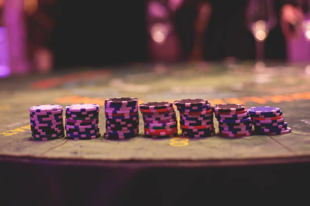 Teen Patti live dealing with three cards and betting interface on sinislot